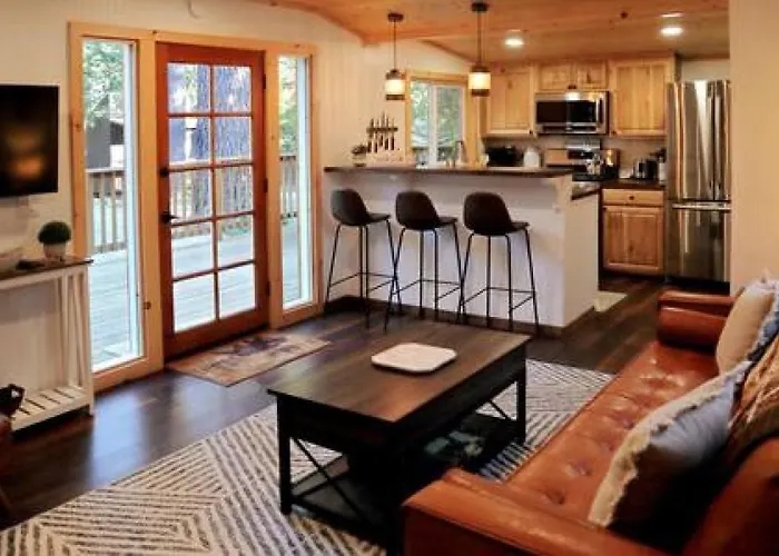 La Petite - Heart Of Town - Stunning Remodel